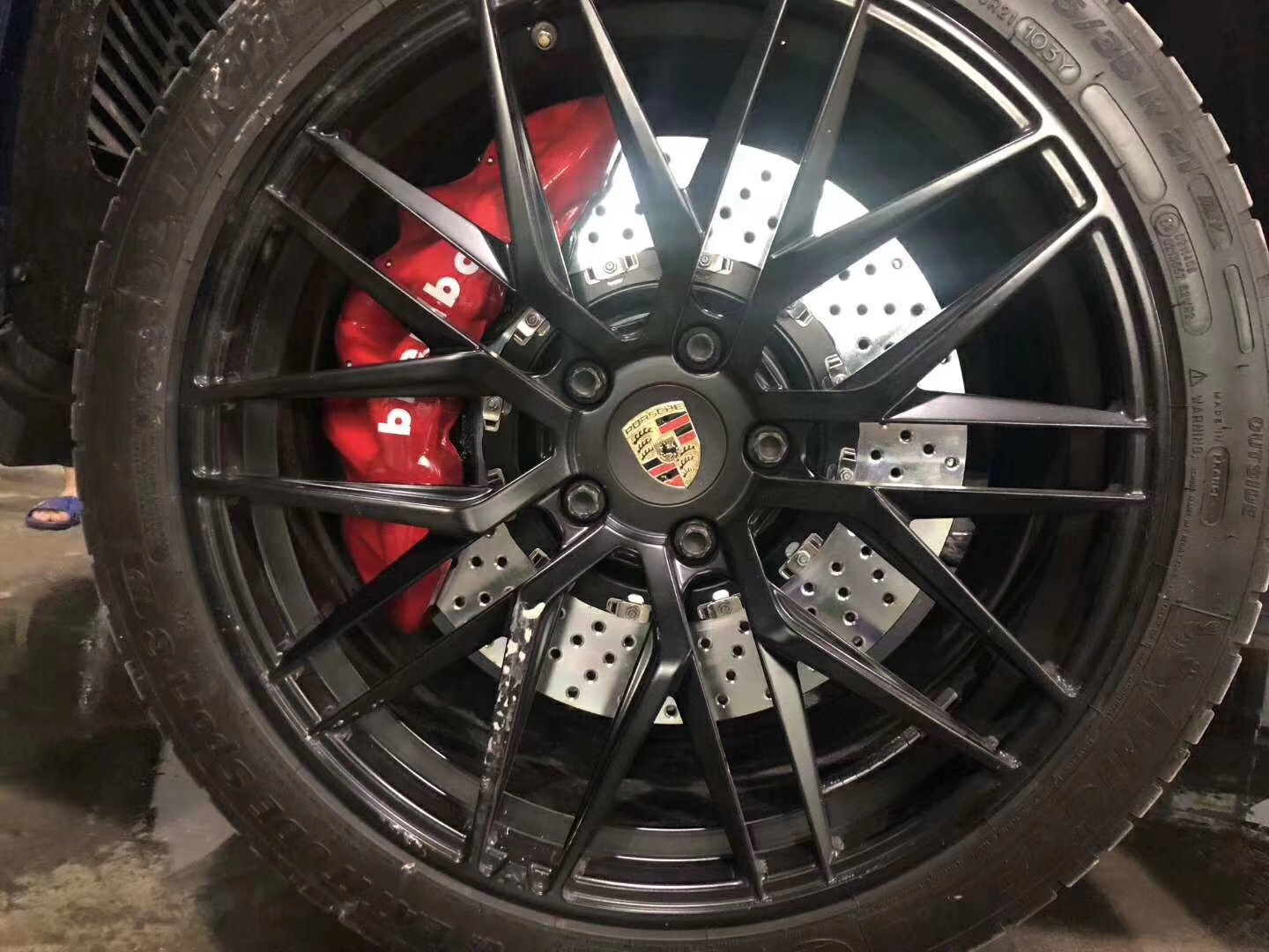 [深圳剎車改裝]保時(shí)捷卡宴升級(jí)Brembo M8八活塞，飽滿霸氣制動(dòng) Brembo剎車AP卡鉗AMG