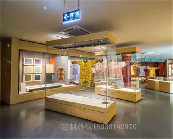 龍?zhí)┱构駨S家絲綢博物館展示柜定制廠家收藏品展覽展示柜古董展示柜設(shè)計加工