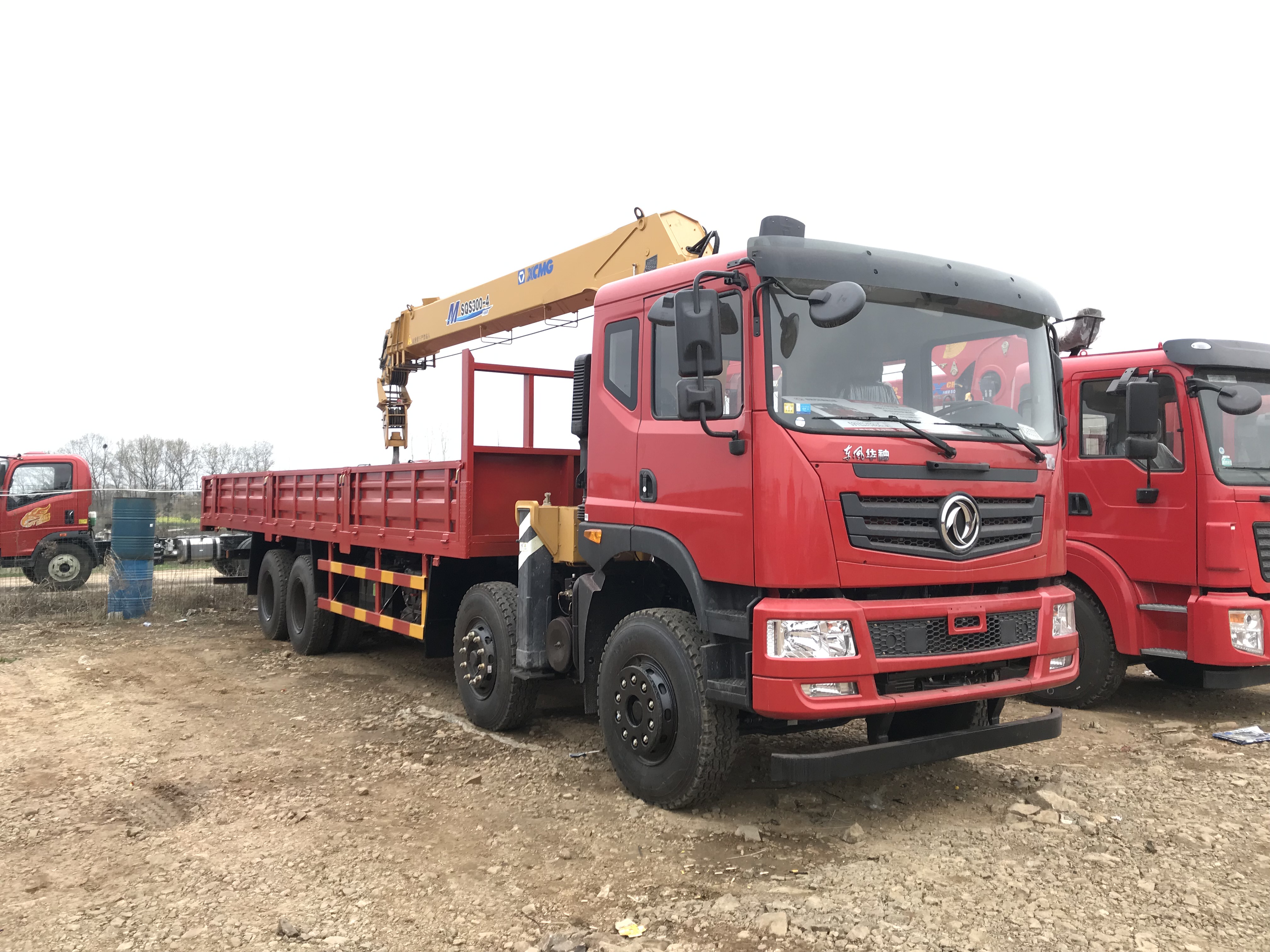 東風(fēng)*后八隨車吊，徐工12噸雙聯(lián)泵，廠家價(jià)格，分期付款 東風(fēng)底盤，徐工12噸隨車吊