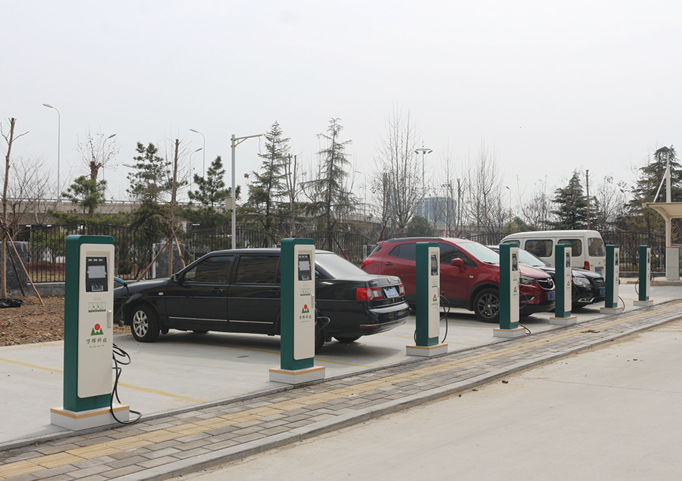 廠家直銷 濟(jì)寧電動(dòng)汽車充電樁 交流 建站運(yùn)營(yíng) 小區(qū)物業(yè) 7KW立體式交流充電樁