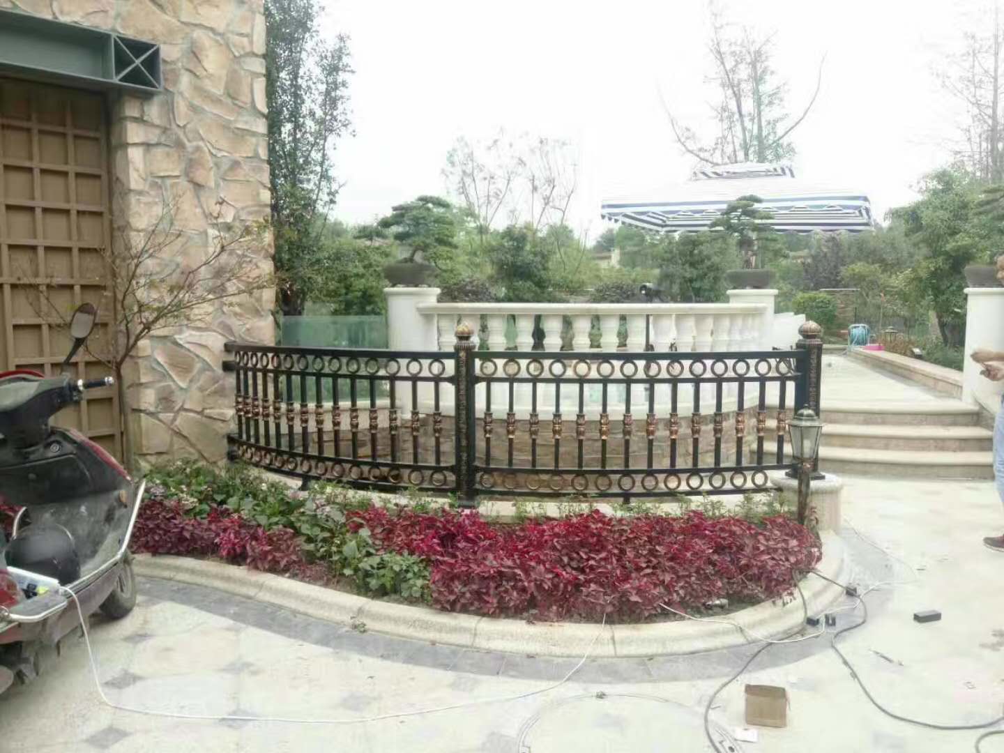 鋁藝欄桿 鋁藝/鐵欄桿報價 鋁藝/鐵藝欄桿批發(fā) 鋁藝/鐵藝欄桿供應(yīng)商 鋁藝欄桿生產(chǎn)廠家  鋁藝欄桿哪家好 鋁藝/鐵藝欄桿