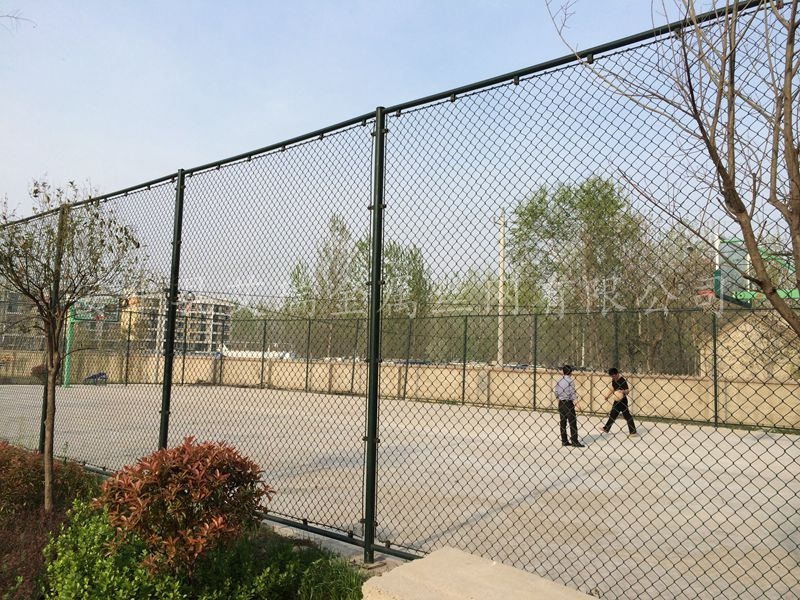 操場(chǎng)圍網(wǎng) 學(xué)校圍墻護(hù)欄網(wǎng) 場(chǎng)地隔離柵圍網(wǎng)