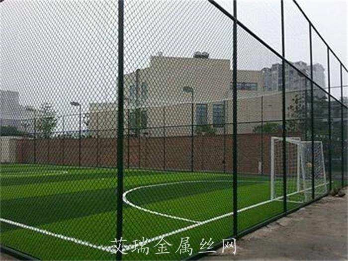 足球場隔離柵-籠式足球場圍網(wǎng)-5人制足球場圍網(wǎng)護(hù)欄廠家批發(fā)