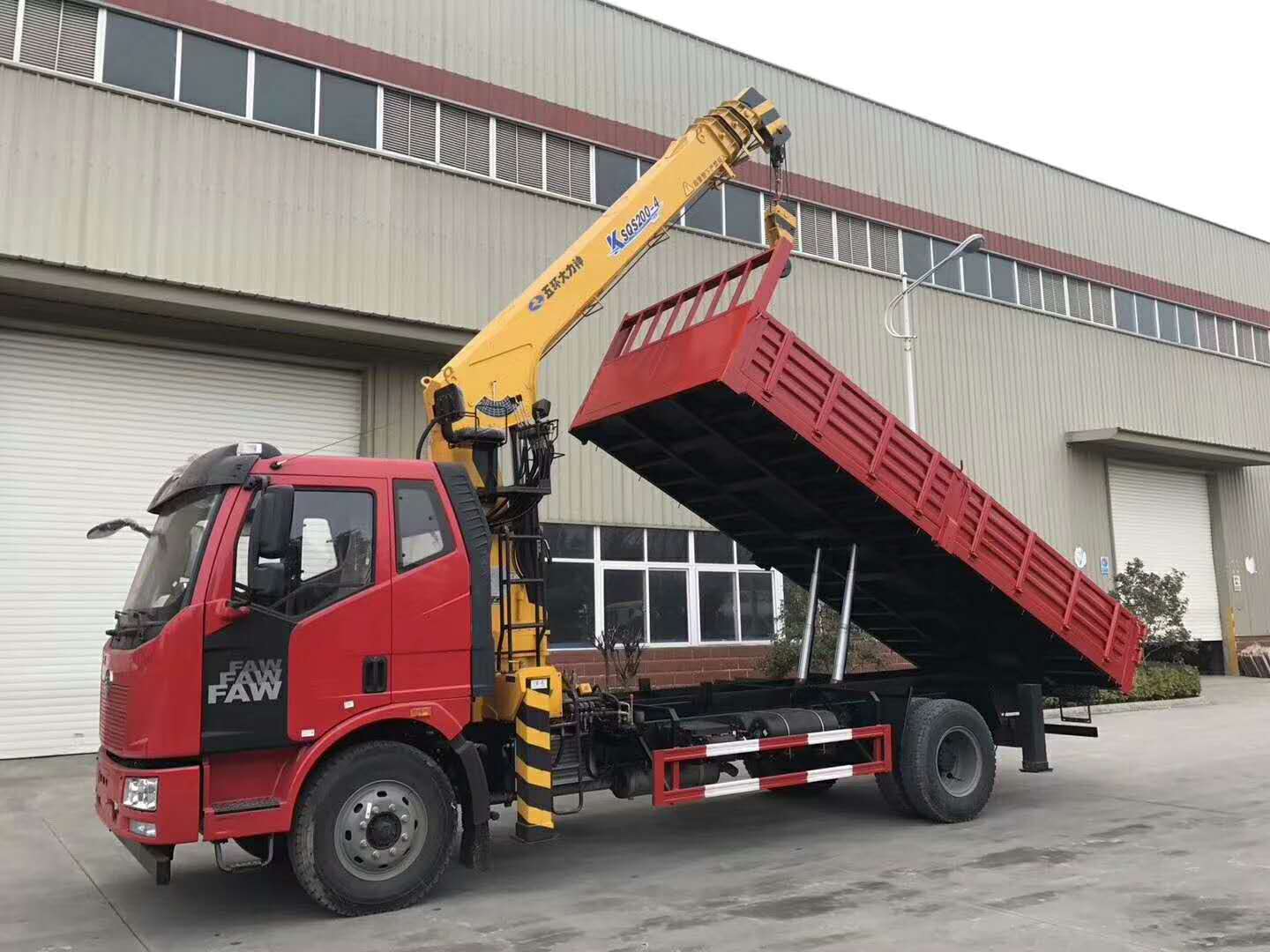 解放J6配8噸隨車吊圖片廠家出售