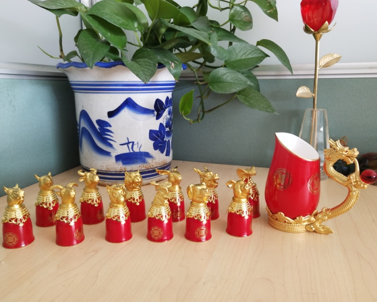 白酒杯 十二生肖酒杯 骨質(zhì)瓷酒杯