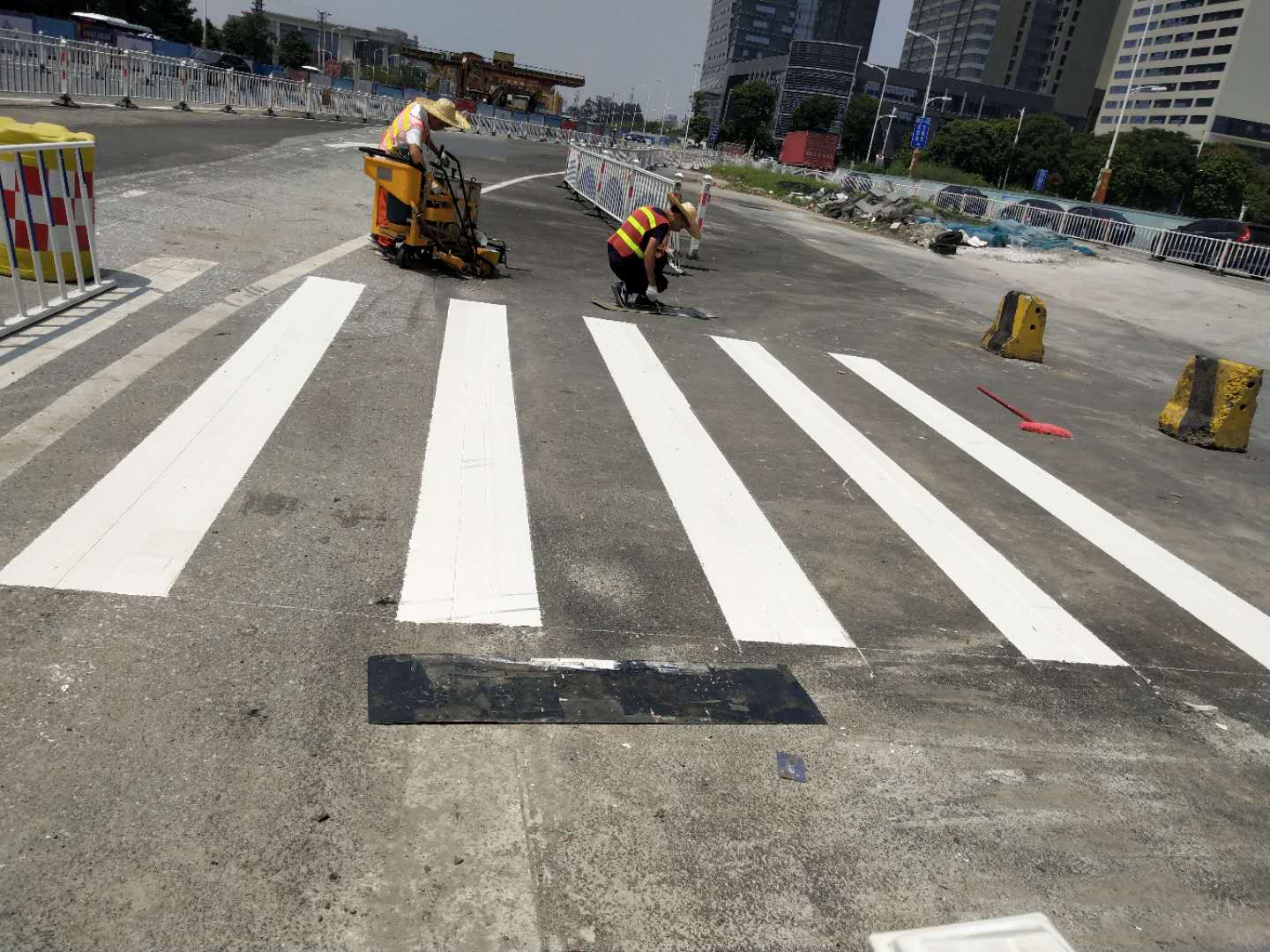 深圳光明【熱熔劃線】路易通劃線價(jià)格_優(yōu)質(zhì)熱熔車位劃線在哪里