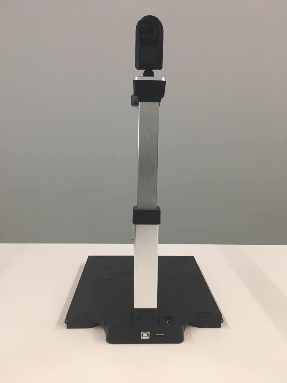 高拍儀一體機(jī)主攝像頭可高清拍攝 、編輯和處*、文件、票據(jù)等資料。  副攝像頭支持人像和場(chǎng)景拍攝，加之配有二代*