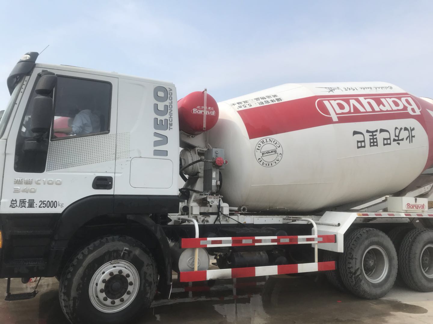 紅巖杰獅大12方攪拌車現(xiàn)車供應(yīng)