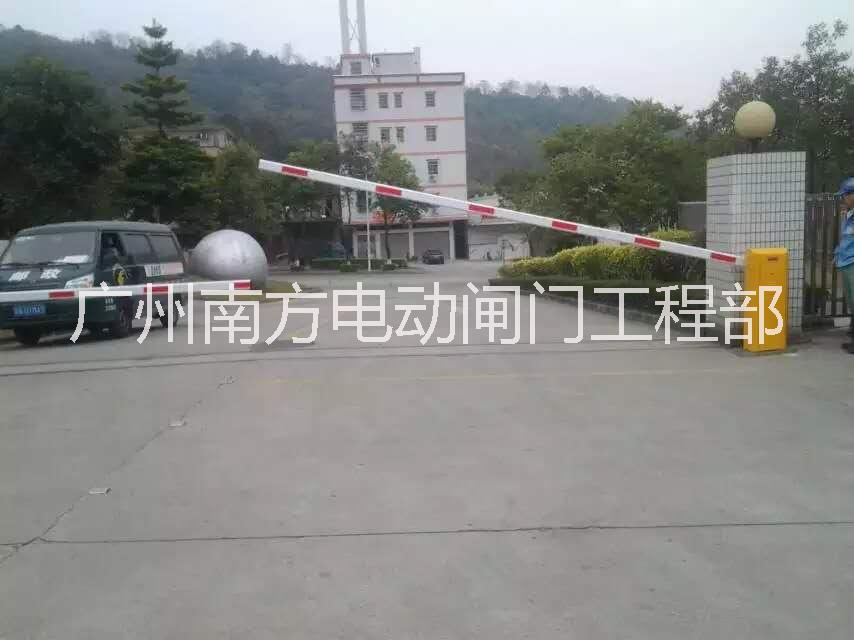 車牌識別停車場管理系統(tǒng)銷售電動道閘升降欄桿批發(fā)價格