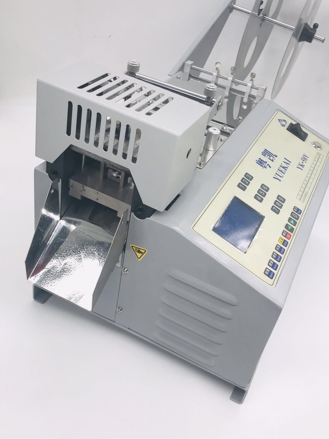 金屬拉鏈剪切機(jī) 波紋帶切割機(jī)速度快 花飾帶切割機(jī)批發(fā)