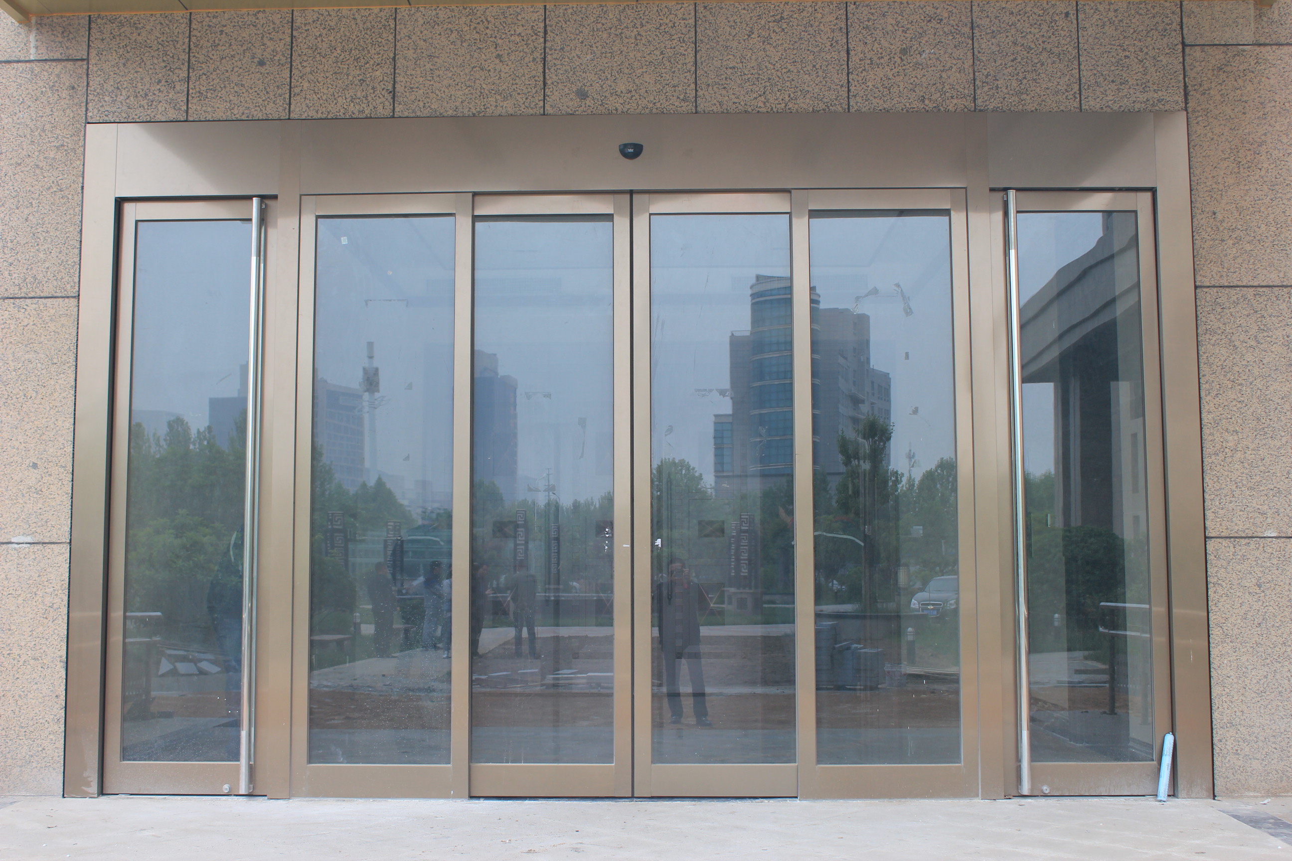 金巧匠感應(yīng)自動門生產(chǎn)廠家