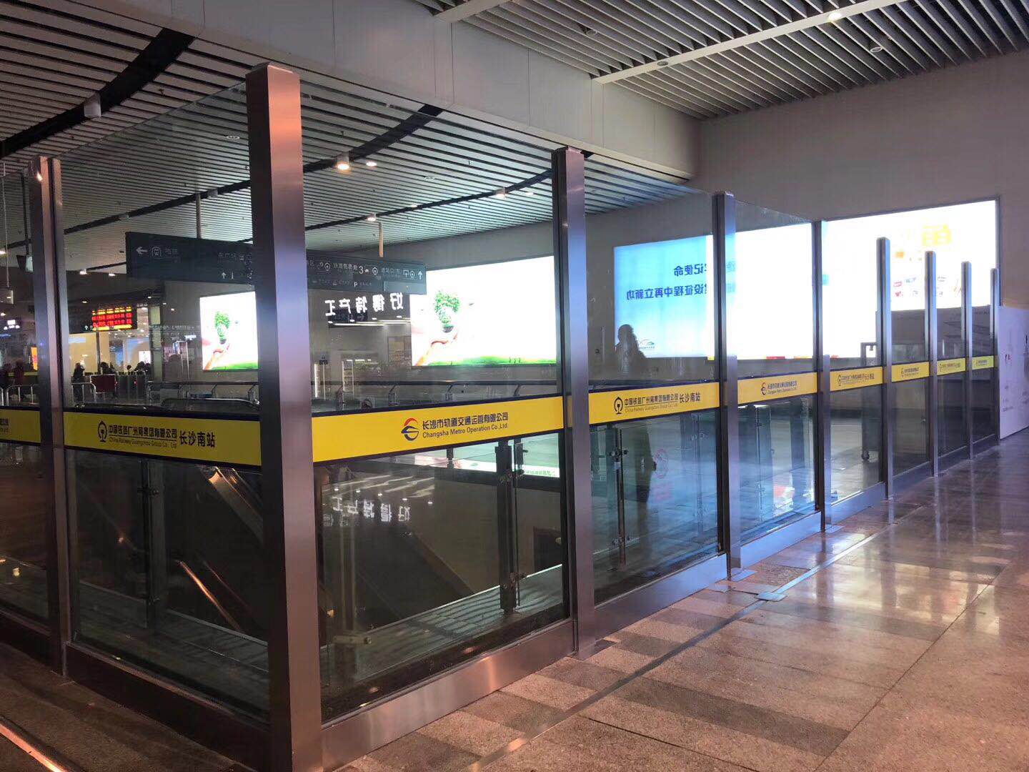 長(zhǎng)沙市不銹鋼護(hù)欄 不銹鋼欄桿 不銹鋼玻璃欄桿