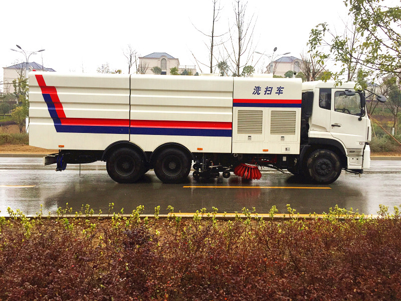 東風(fēng)大型多功能路面洗掃車廠家促銷.東風(fēng)*洗掃車價(jià)格/報(bào)價(jià).多功能道路清掃車生產(chǎn)廠家