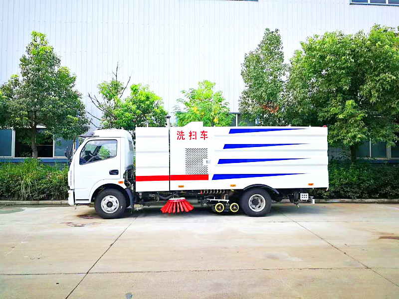 山西東風(fēng)小型洗掃車廠家，山西道路垃圾清掃車報價價格，山西多功能清掃車廠家電話