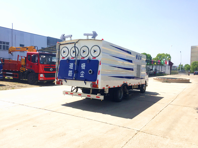 內(nèi)蒙五十鈴吸塵車廠家直銷.內(nèi)蒙五十鈴道路清掃干式掃路車廠家價(jià)格/報(bào)價(jià).內(nèi)蒙五十鈴吸塵車生產(chǎn)廠家