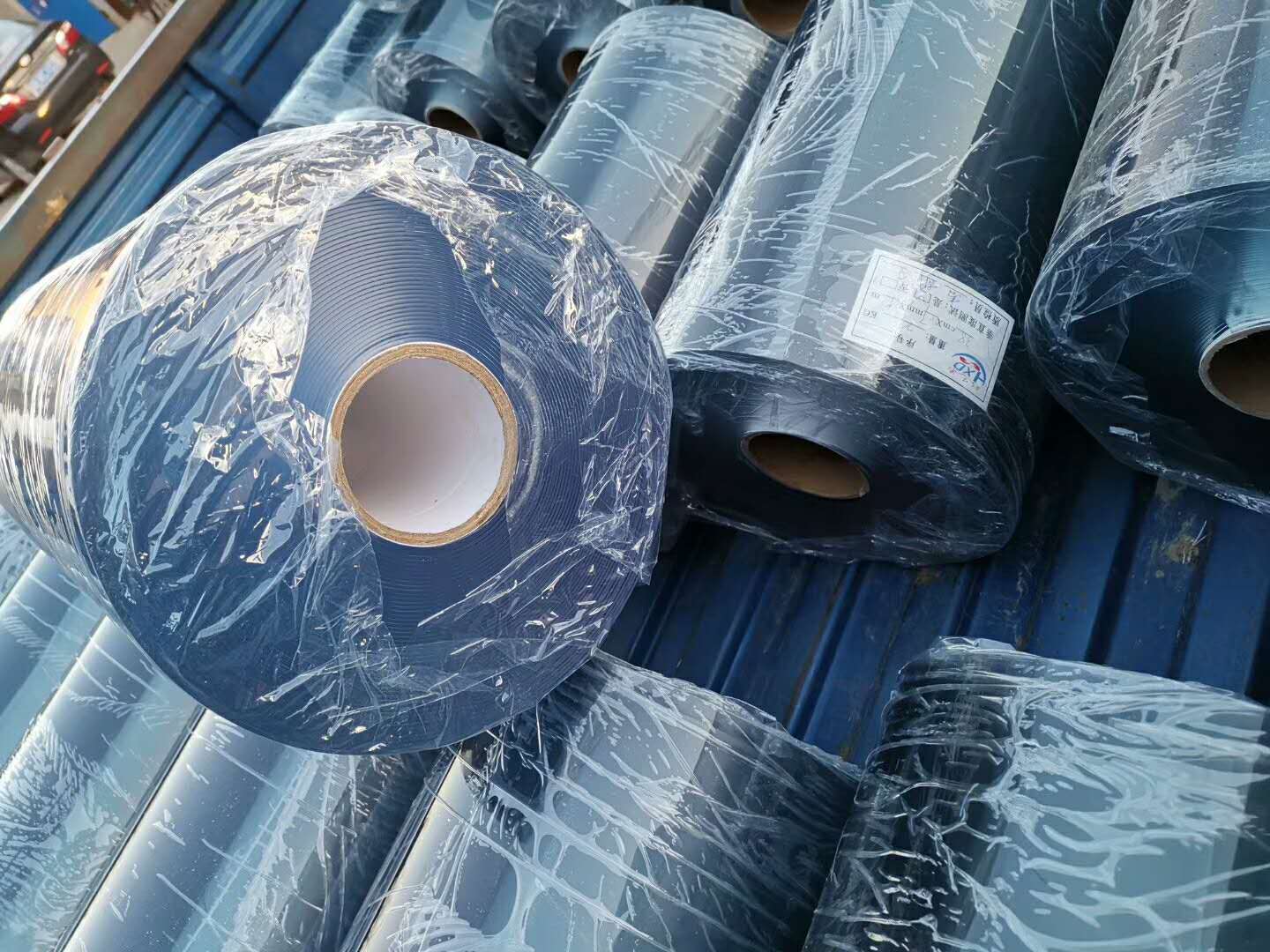 水晶板廠家 本廠專業(yè)生產(chǎn)半成品成品磁吸門簾、水晶板、普通軟門簾