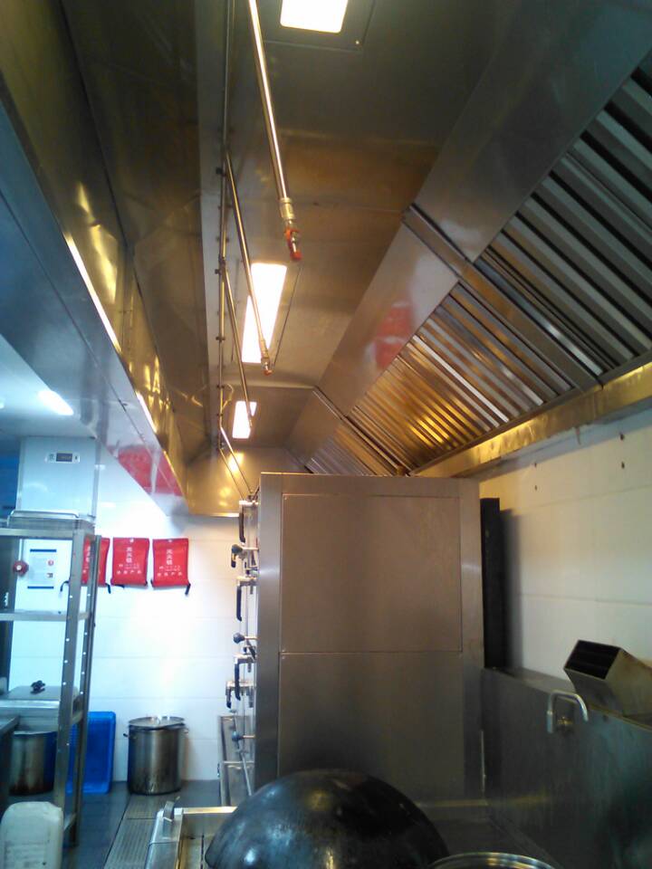 清洗飯店油煙凈化器、鄭州清洗油煙機(jī)管道、大型風(fēng)機(jī)油煙罩