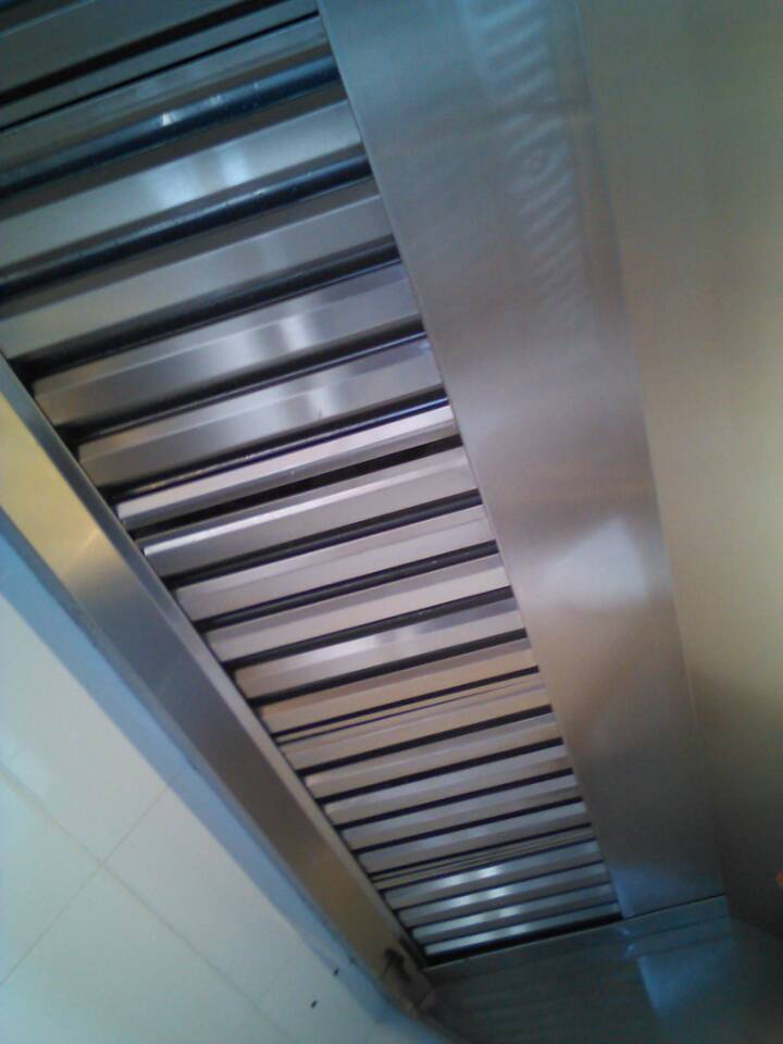 平頂山油煙機(jī)管道清洗、專業(yè)清洗飯店油煙機(jī)管道、油煙凈化器風(fēng)機(jī)