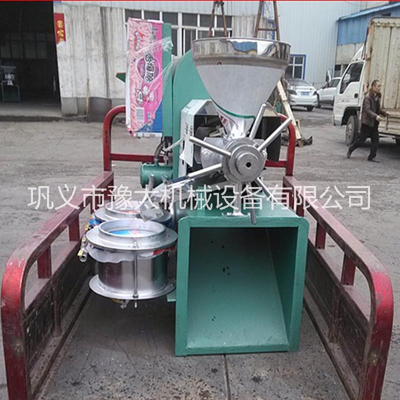 移動(dòng)式多功能榨油機(jī) 螺旋榨油機(jī) 60型車載榨油機(jī) 豫太廠家