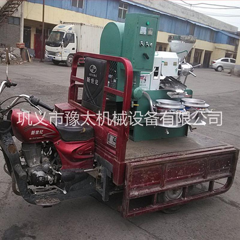 移動(dòng)式多功能榨油機(jī) 螺旋榨油機(jī) 60型車載榨油機(jī) 豫太廠家