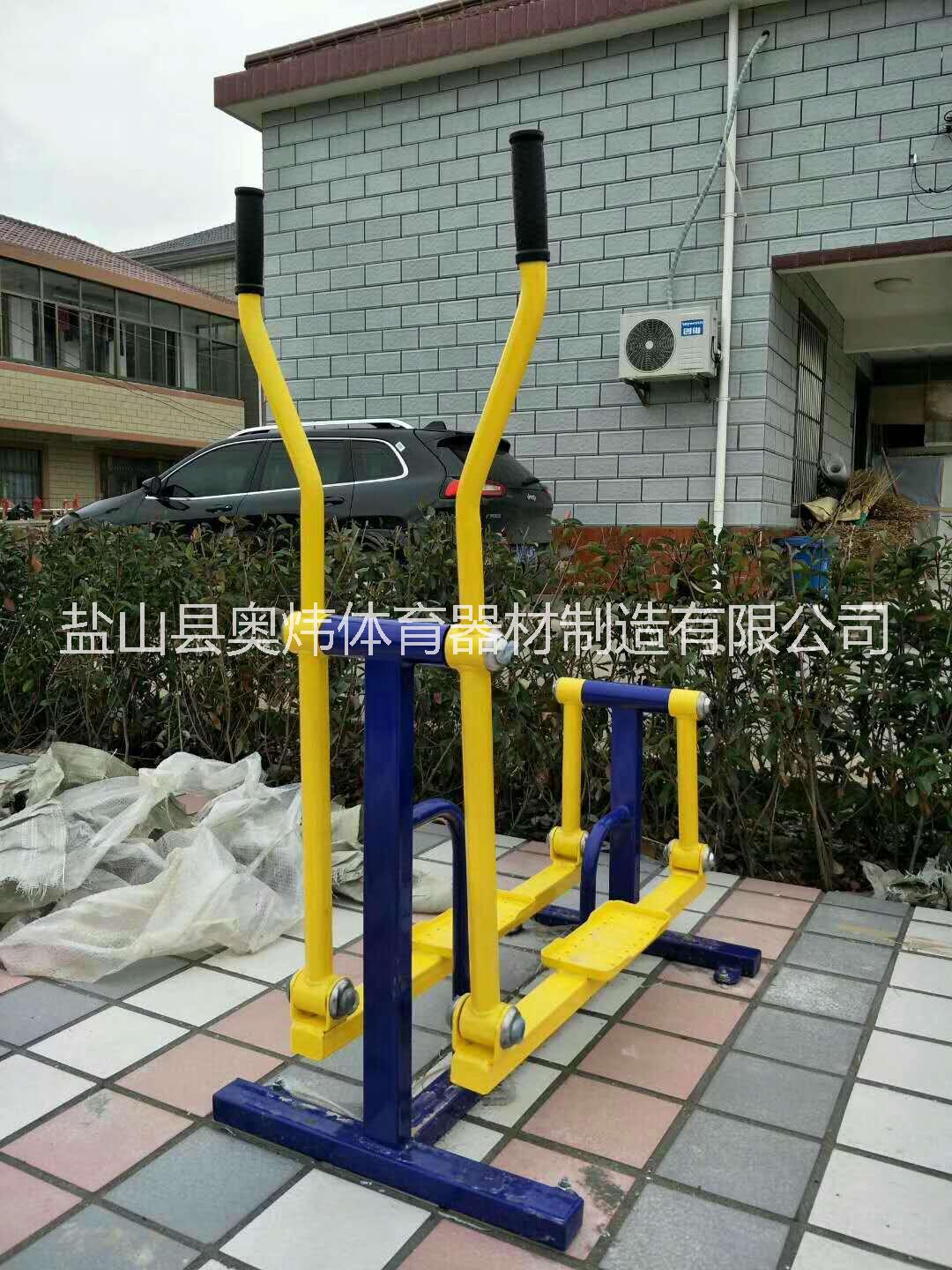 戶外健身路徑生產(chǎn)廠家—鹽山縣奧煒體育器材制造有限公司 濮陽三人漫步機(jī)
