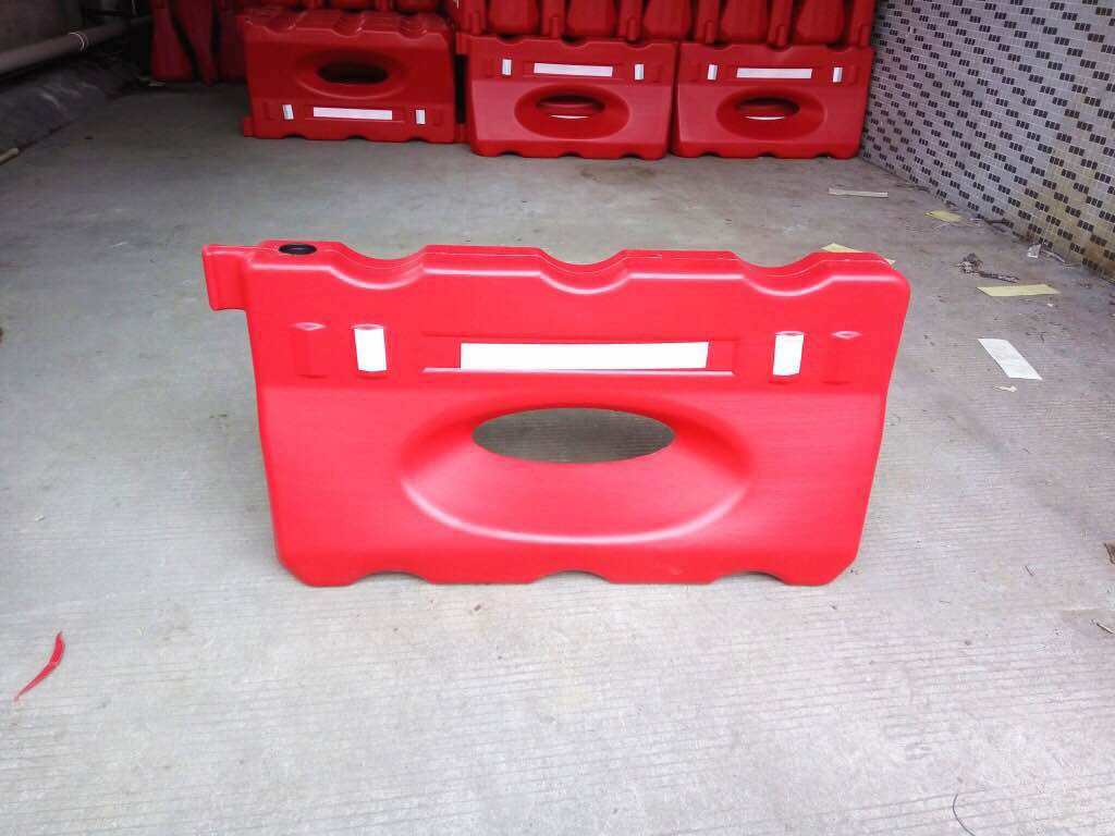 單孔多孔移動水馬 全新吹塑隔離圍欄 高速公路反光水馬 品種規(guī)格齊全