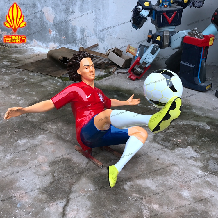 玻璃鋼體育人物雕塑工藝品 巴西足球運(yùn)動(dòng)員大衛(wèi)路易斯