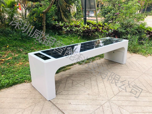 公園實(shí)拍太陽(yáng)能智能椅，公園椅升級(jí)黑科技產(chǎn)品