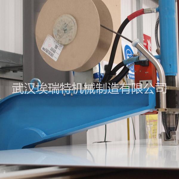 埃瑞特高速標(biāo)志牌鉚釘機(jī)