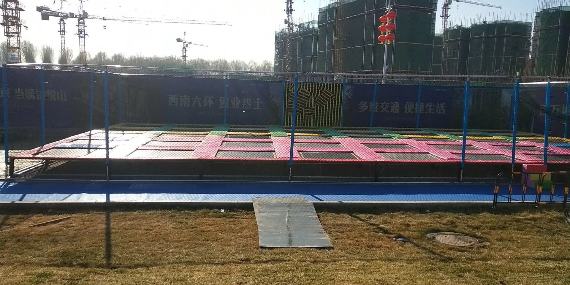 網(wǎng)紅粘粘樂超級大蹦床生產(chǎn)廠家定制