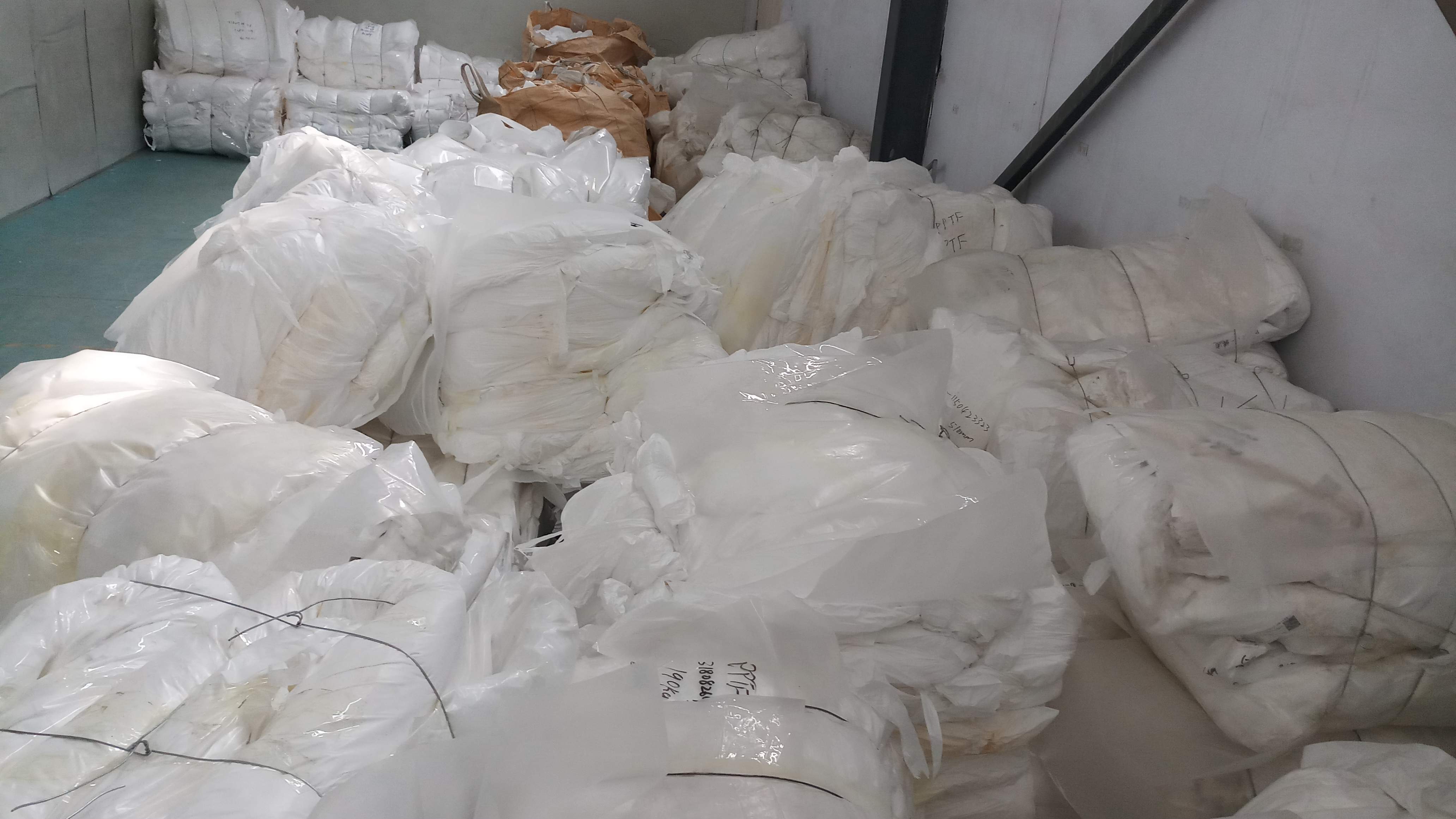 收購廢舊塑膠 專業(yè)*收購ABS、PC、PP、PVC、475、PU、PA、PS、PP、PET、PCB廢舊塑料制品