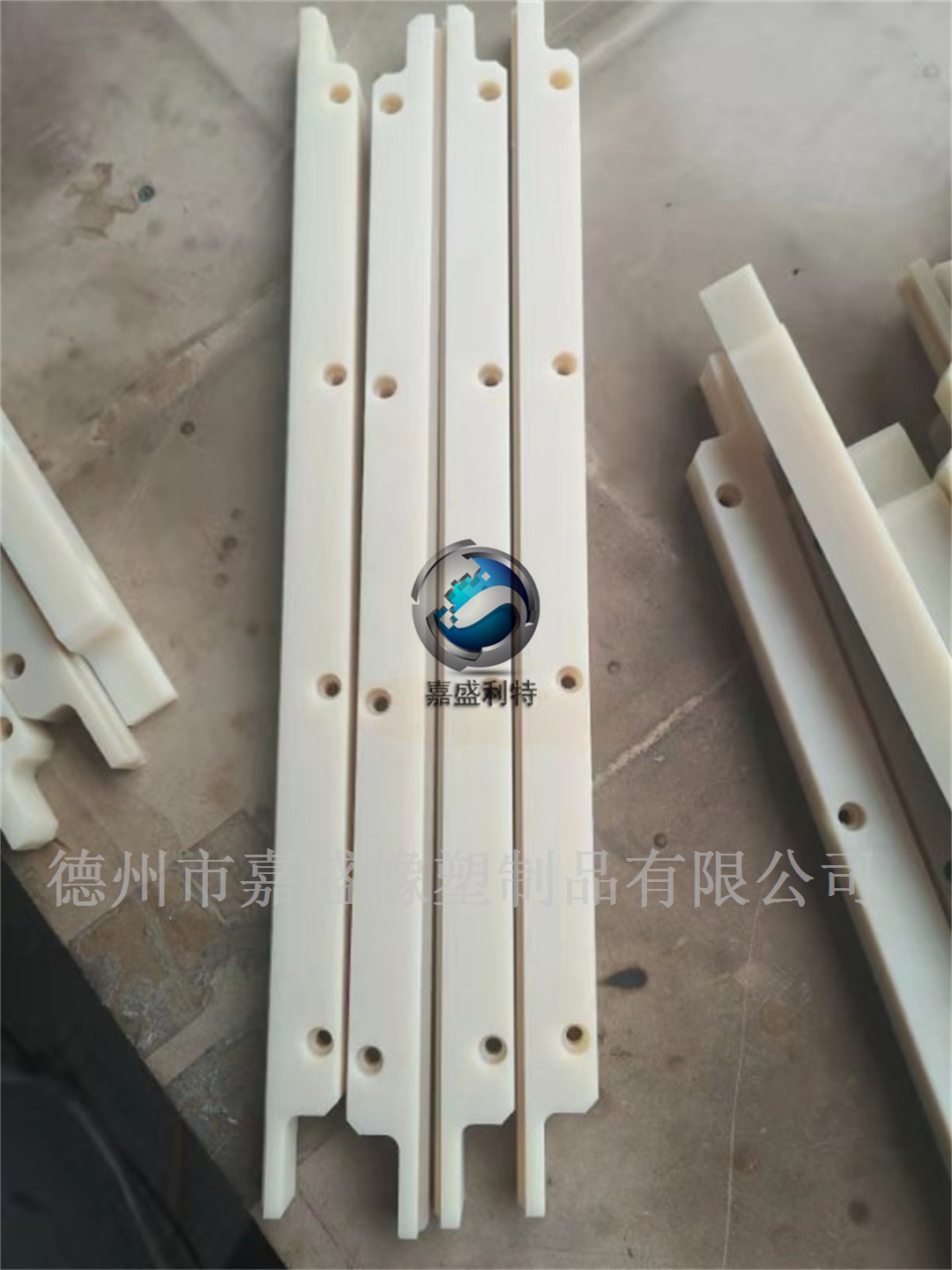 尼龍滑動鏈條導(dǎo)軌 輸送尼龍滑道 精加工塑料直線導(dǎo)軌批量生產(chǎn)