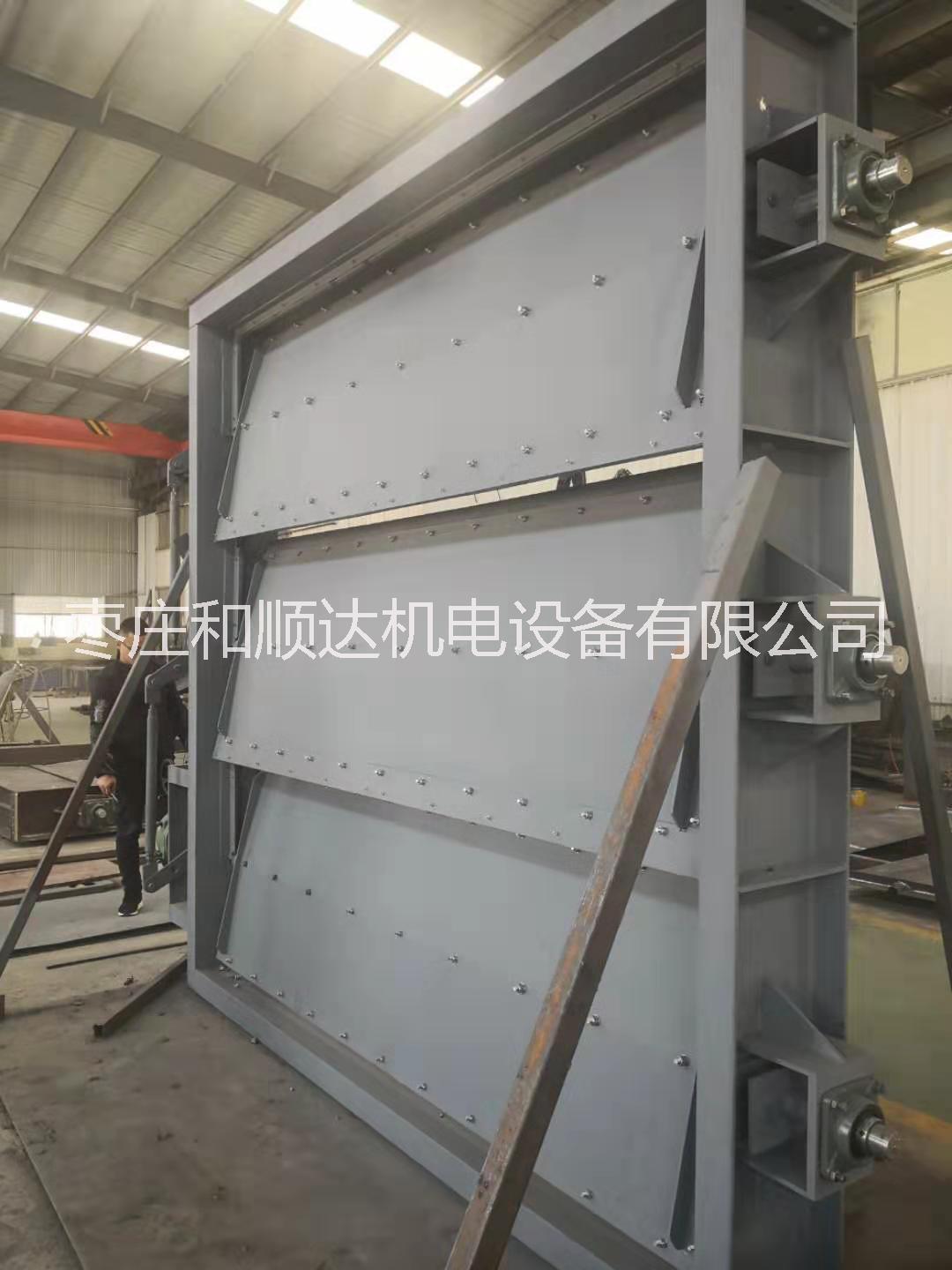 電動(dòng)平開(kāi)式測(cè)試風(fēng)門(mén)礦用主通風(fēng)機(jī)平開(kāi)式測(cè)試風(fēng)門(mén)主要用于煤礦通風(fēng)系統(tǒng)風(fēng)井口，對(duì)礦井主通風(fēng)機(jī)進(jìn)行性能測(cè)試之用；