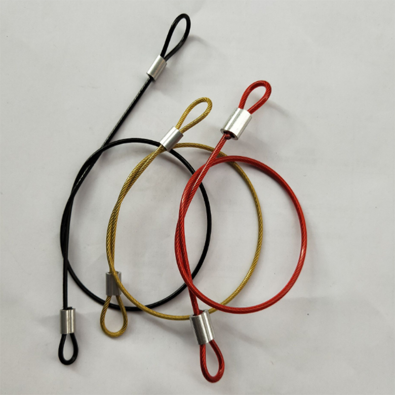 供應鋼絲繩，手機繩，螺絲扣，馬蹄扣，排扣，箱包扣，朱膽扣等勾扣