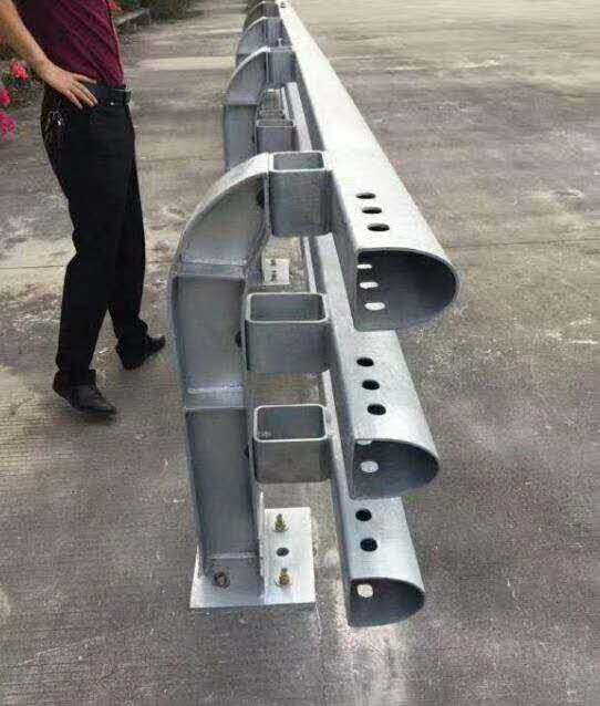 橋梁防撞護(hù)欄專業(yè)生產(chǎn)防撞護(hù)欄 道路防撞護(hù)欄 橋梁防撞護(hù)欄 金屬橋梁防撞護(hù)欄