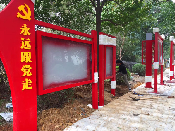 湖南宣傳欄制作廠家，飛牛公交站臺宣傳欄制作公司