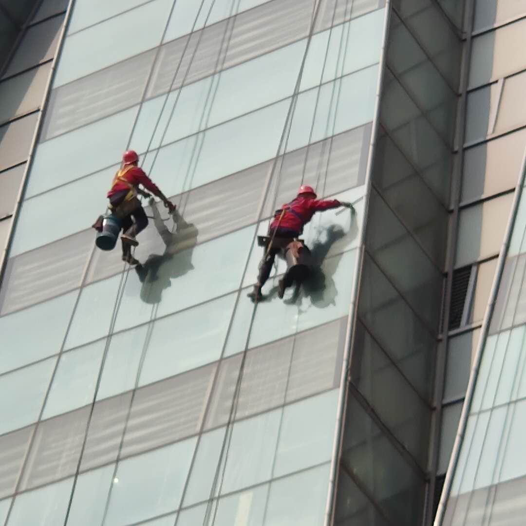 北京、高空作業(yè)、吊繩窗戶打膠、幕墻清洗、蜘蛛人刷涂料、外墻維修