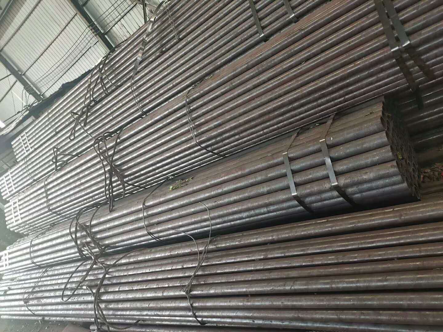 供應(yīng)Q345B無(wú)縫鋼管現(xiàn)貨高壓合金管價(jià)格 厚壁合金管切割