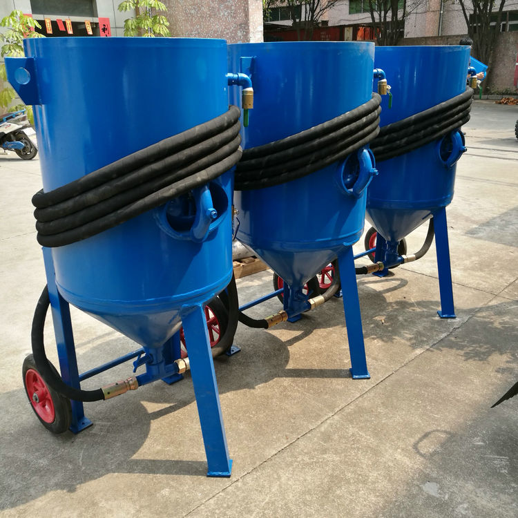 *廠家供應(yīng)移動(dòng)噴砂機(jī)開放式除銹噴砂機(jī)