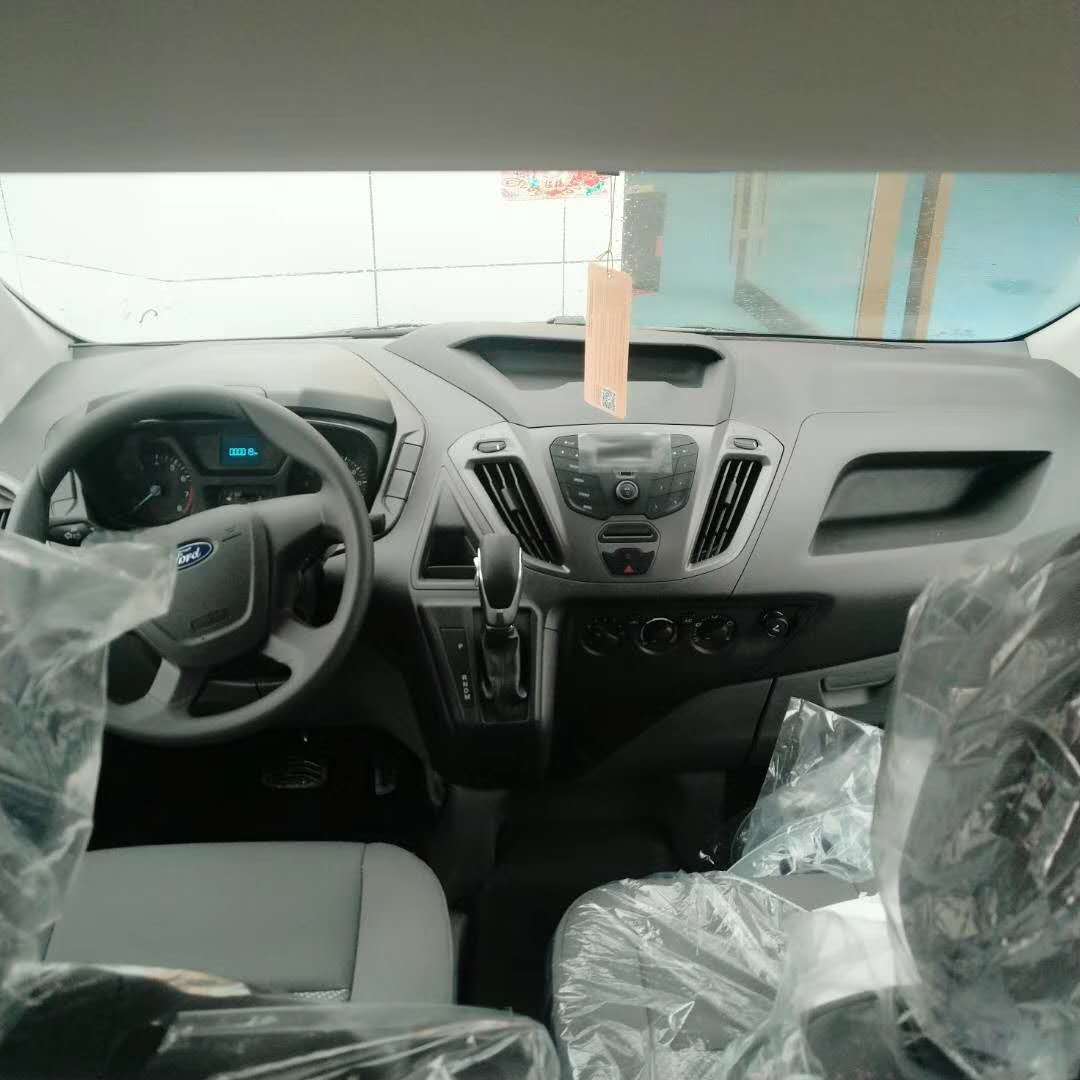 簡約大氣福特新世代房車