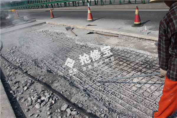 鄂爾多斯水泥路面起砂路面快速修補(bǔ)價(jià)格  如何快速修補(bǔ)道路