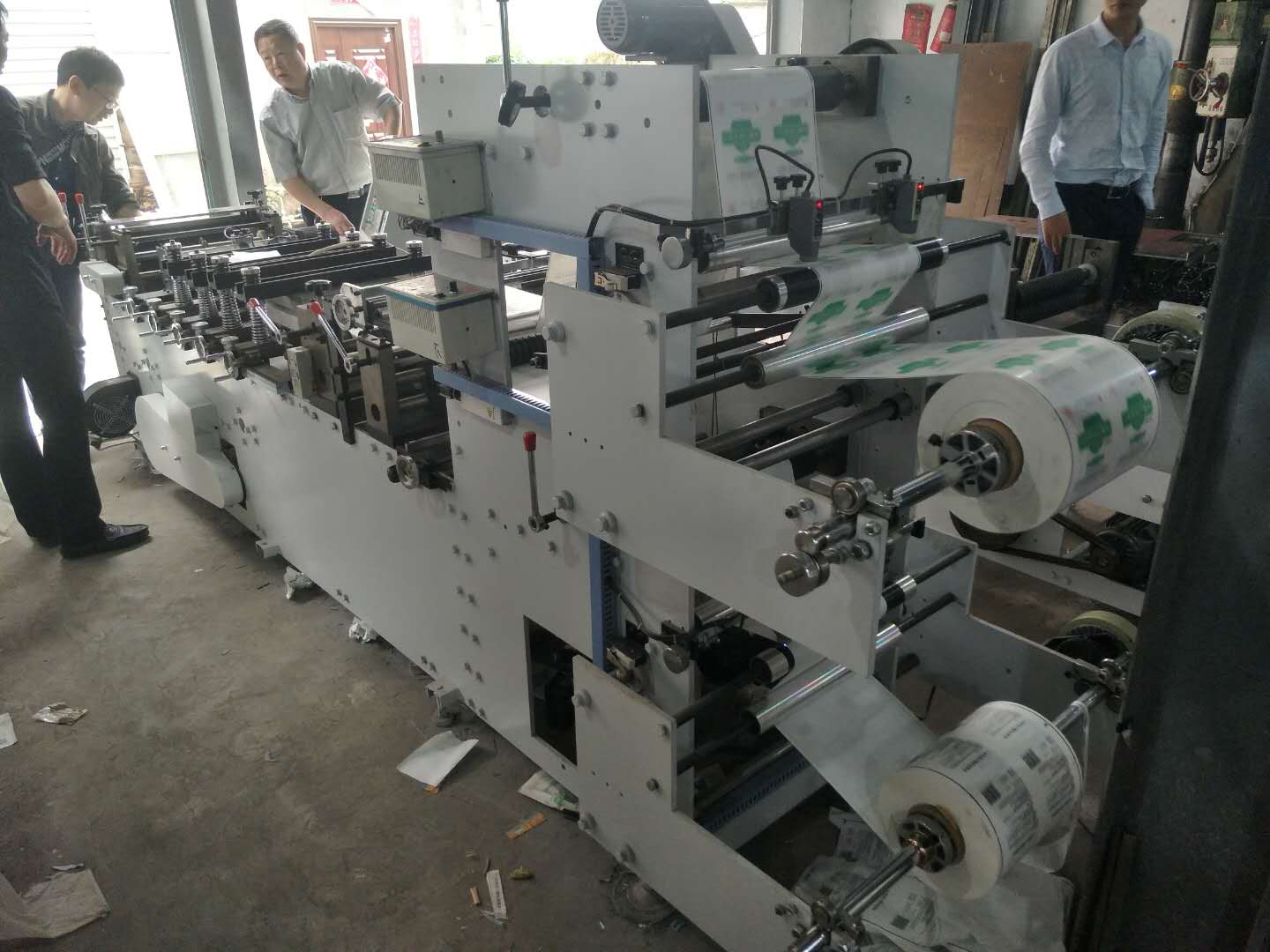 雙面跟蹤醫(yī)用紙塑制袋機(jī) 跟蹤醫(yī)用紙塑制袋機(jī)