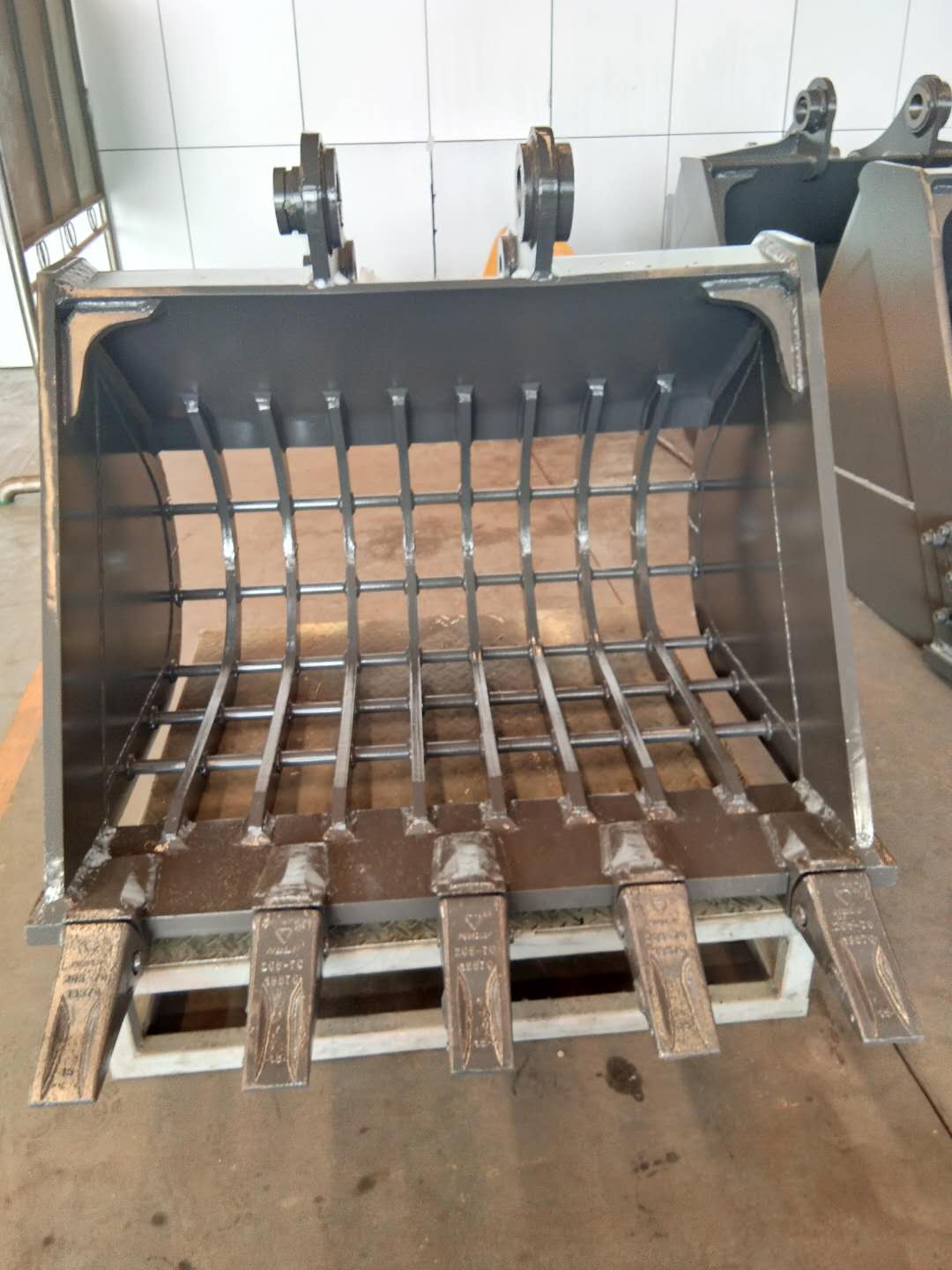 合肥可以用于撈河沙撈石的挖斗 挖機篩子斗 篩土網(wǎng)格斗 清淤柵格斗