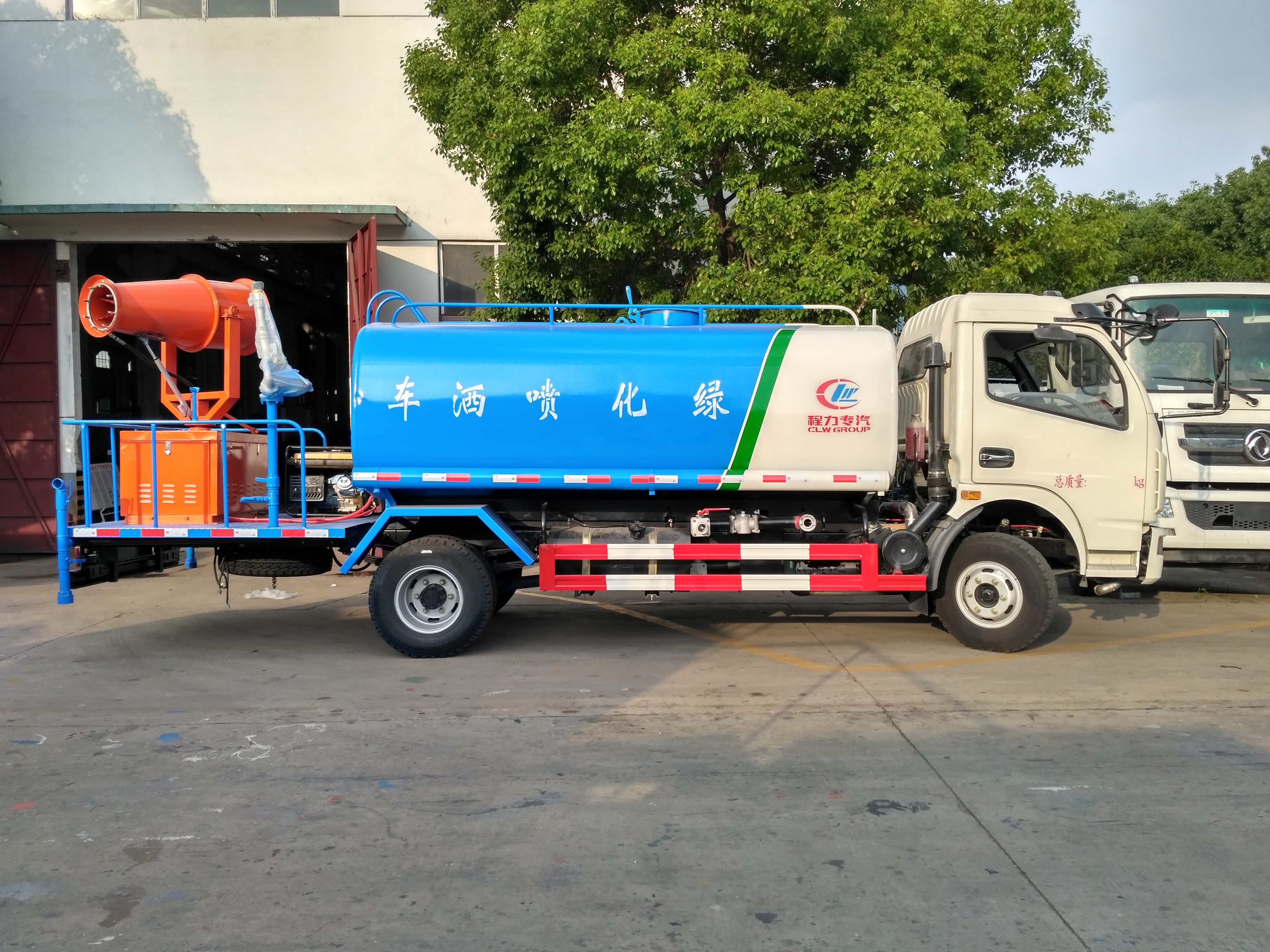 程力多功能噴霧車 30-120米霧炮 3-20方罐體 環(huán)衛(wèi)檢測噴霧 工地降塵噴霧 多功能抑塵車