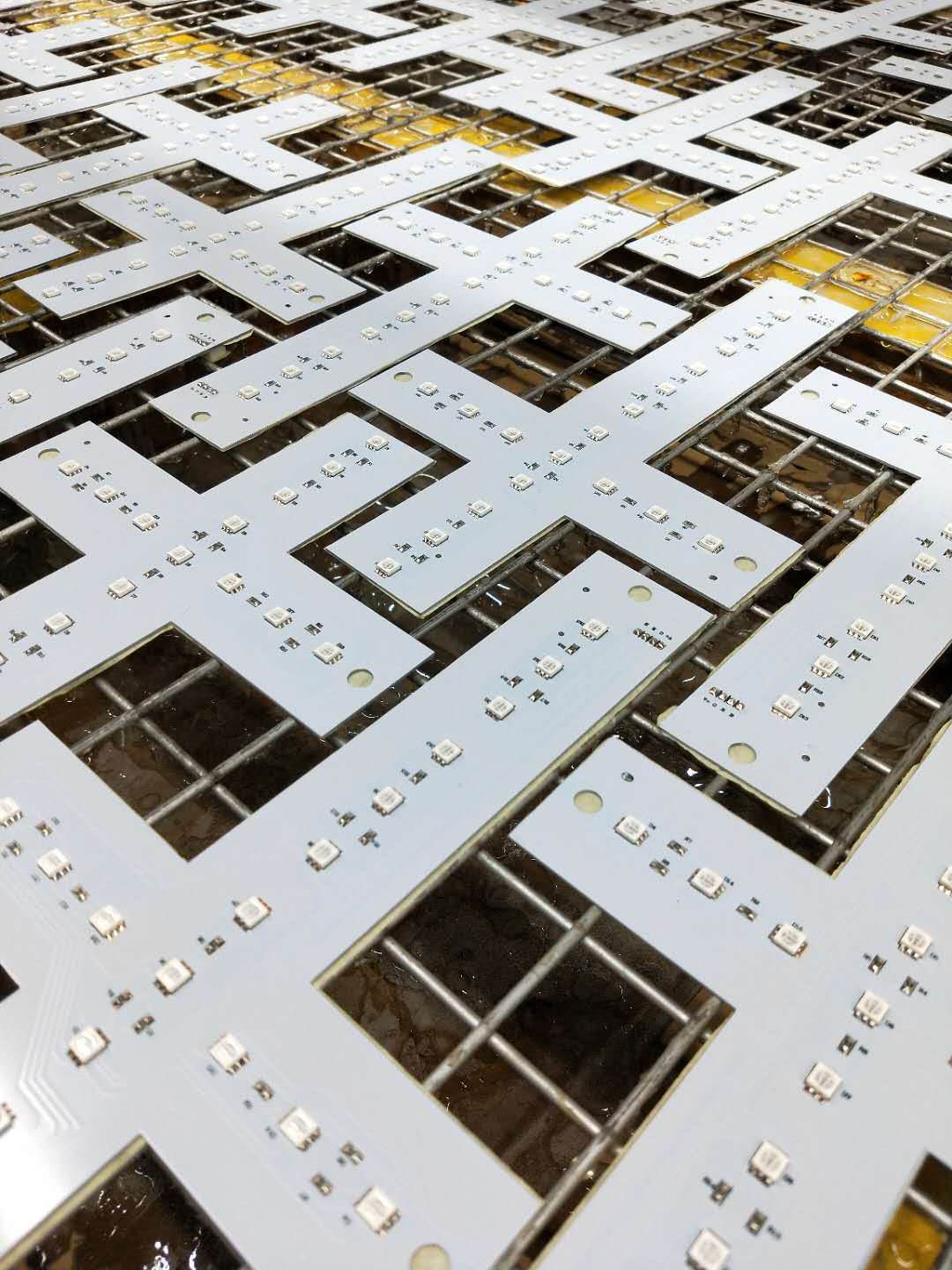 LED透明滴膠，東莞LED透明滴膠加工，LED透明滴膠報價，LED透明滴膠廠家