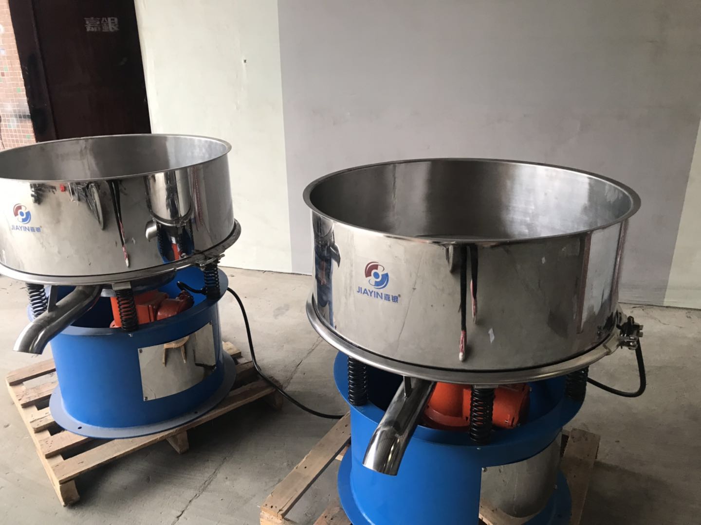 廣州高頻振動(dòng)篩800高頻振動(dòng)篩物料篩選機(jī)
