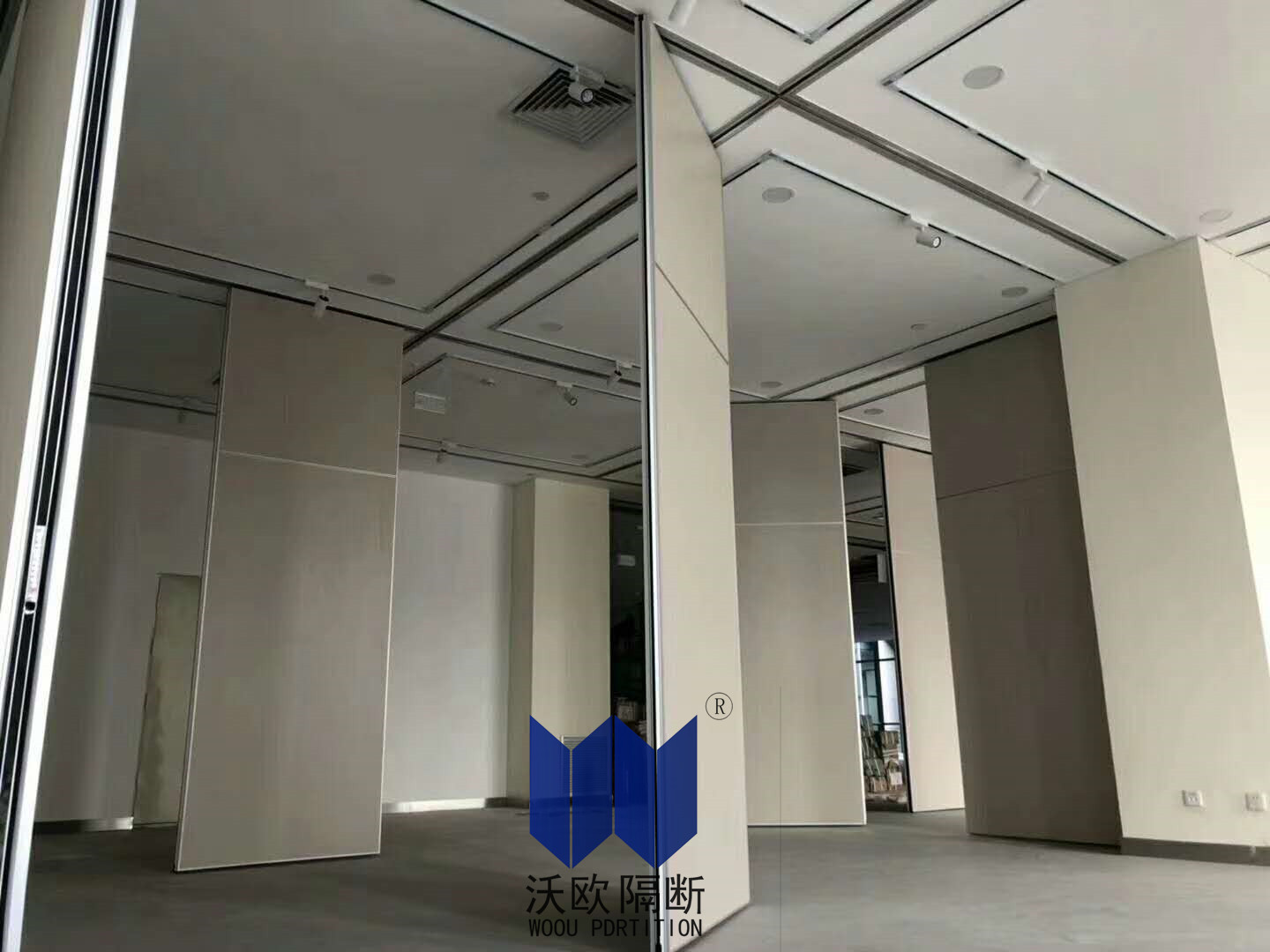 廣州餐廳移動(dòng)隔斷門廠家