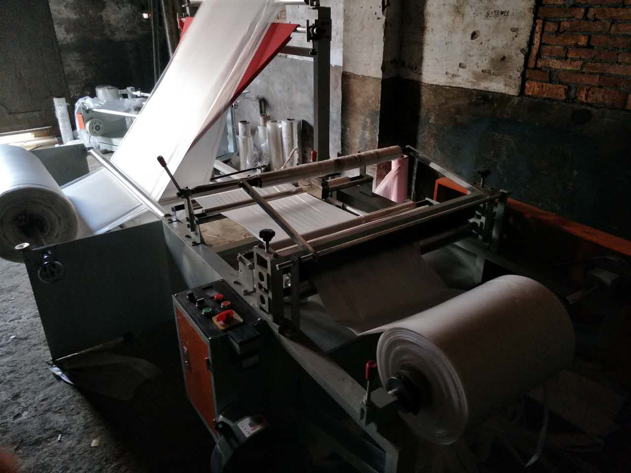 POF膜高速對折機(jī)  膜高速對折機(jī)