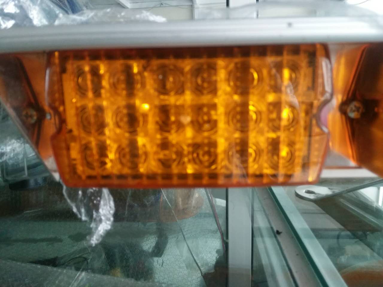 廠家直銷甘肅威盾全黃6000H新款長排爆閃信號燈