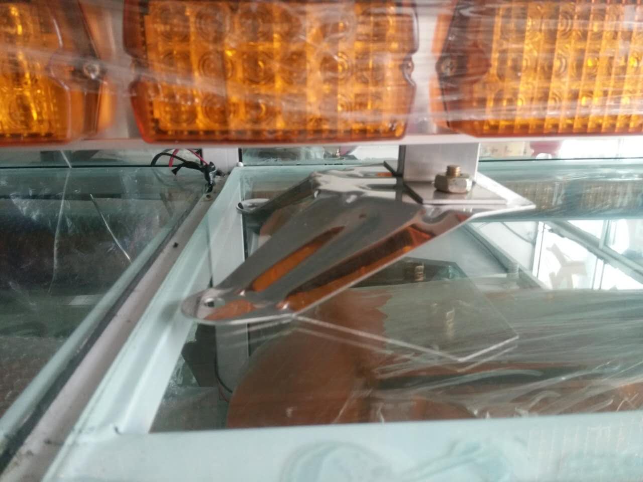 廠家直銷甘肅威盾全黃6000H新款長排爆閃信號燈